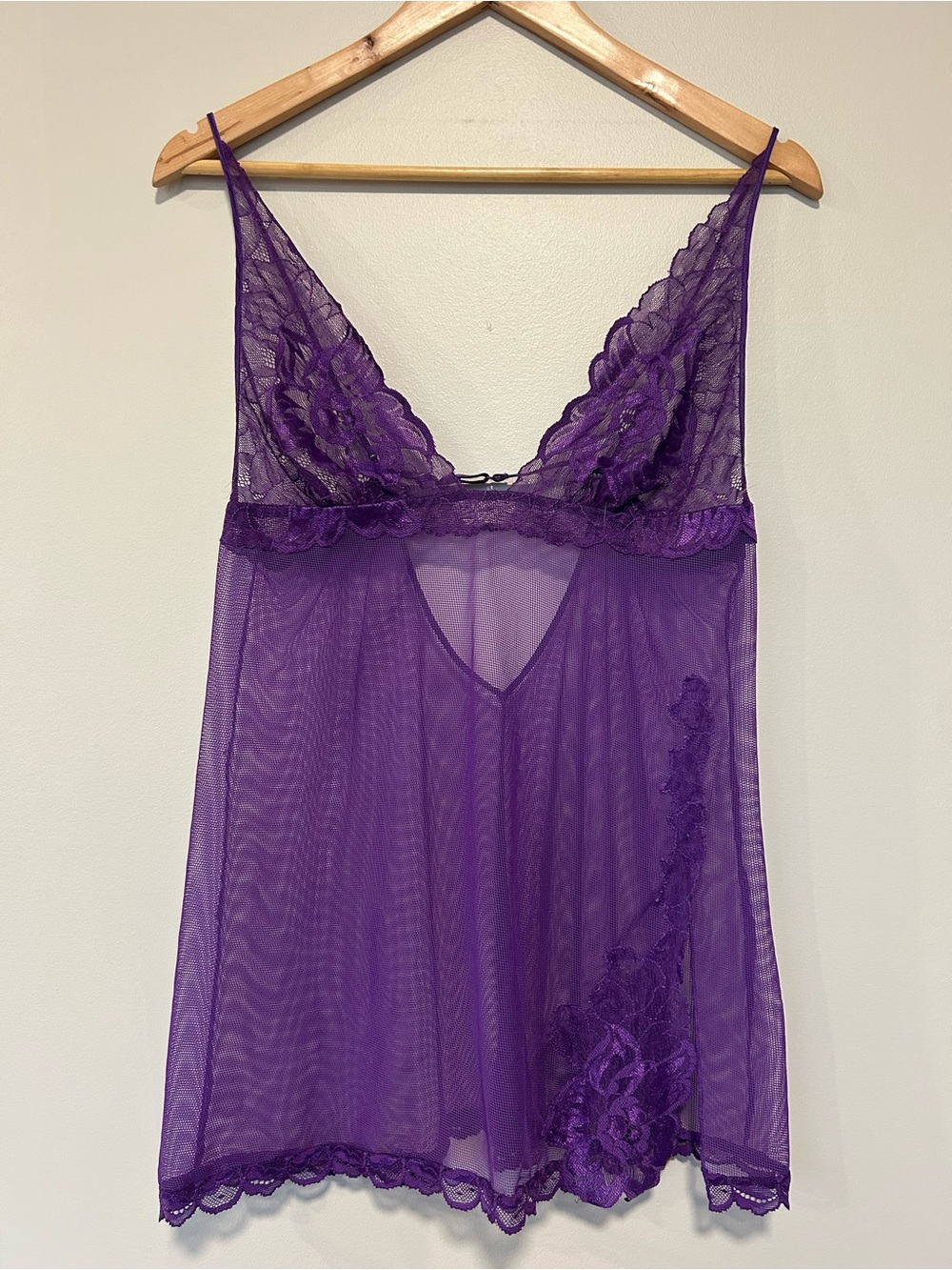 Victoria’s Secret plunge neck, mesh baby doll slip purple size medium Y2K, 2004